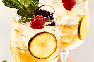 V hlavní roli Prosecco, jako „Srdce moderního Spritzu“.